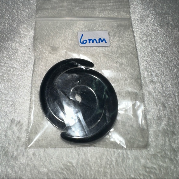 New pair 6 mm Ear Stretchers piercings Earrings lobes never worn - Picture 4 of 4